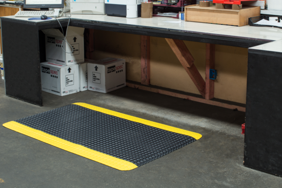 Mat Diamond Plate Black / Yellow